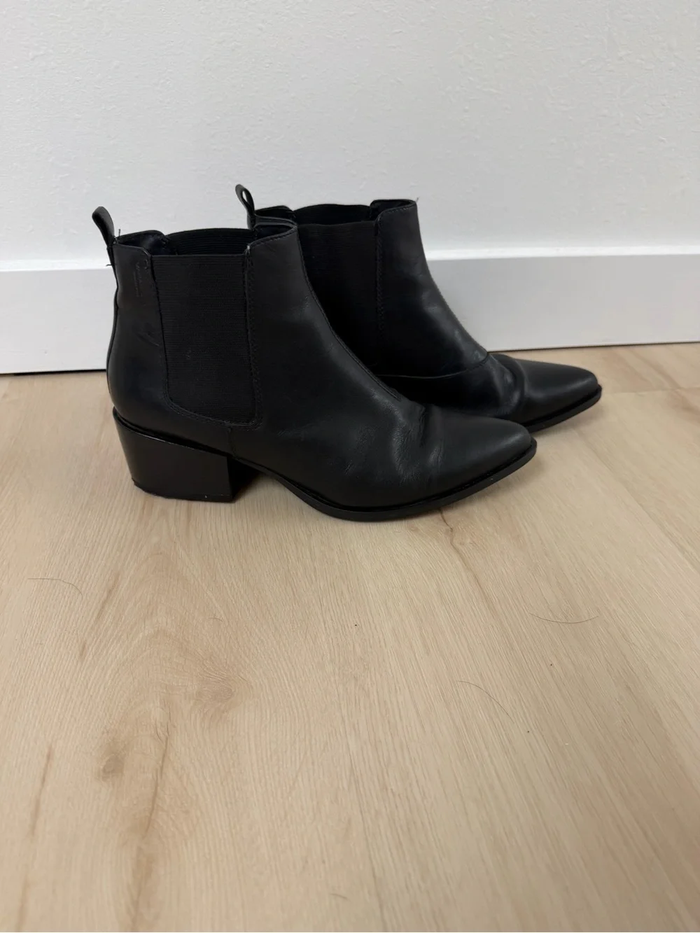 Vagabond Black Leather Marja Chelsea Boots